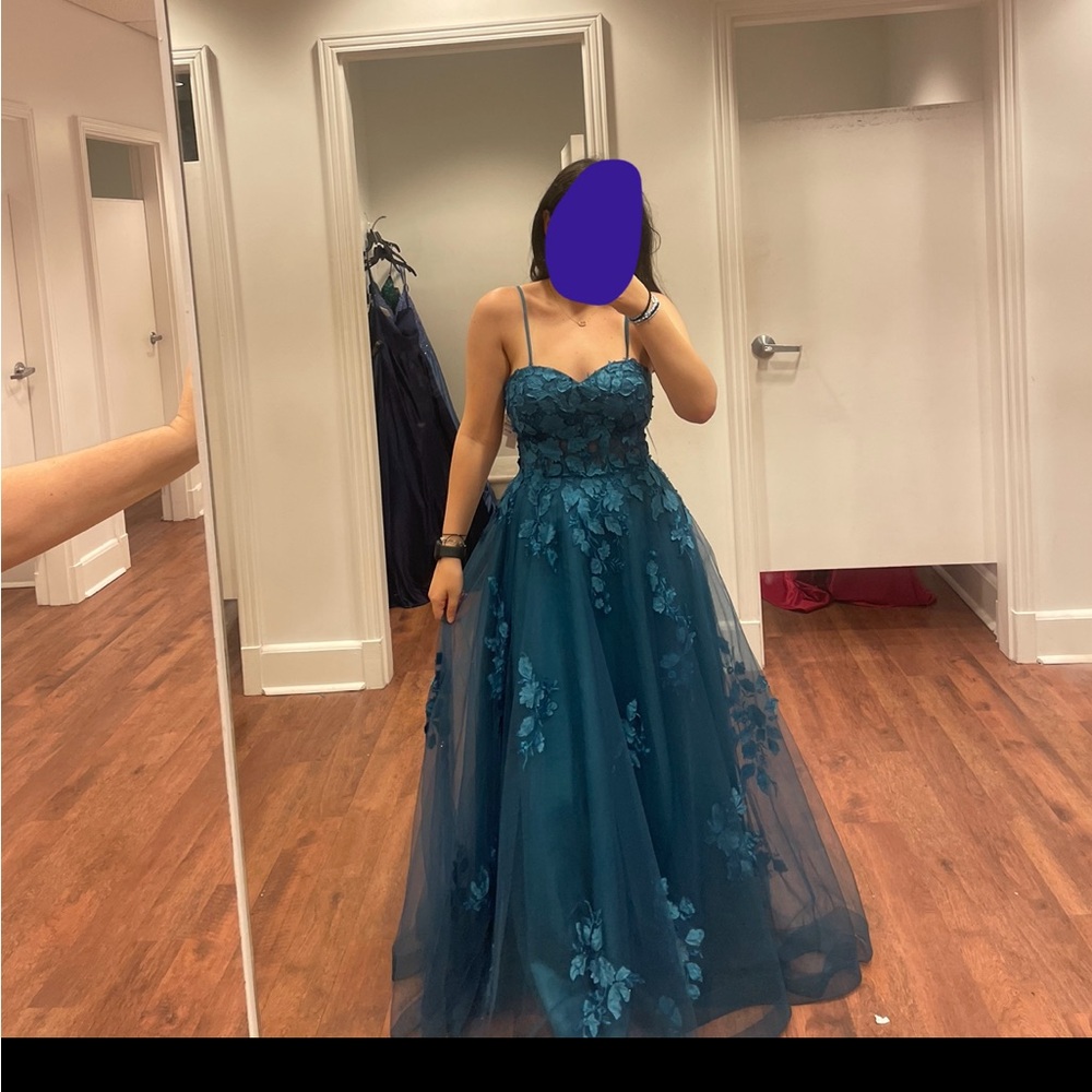 Never worn it (other than trying it on). I’m selling this because I’m broke 😭